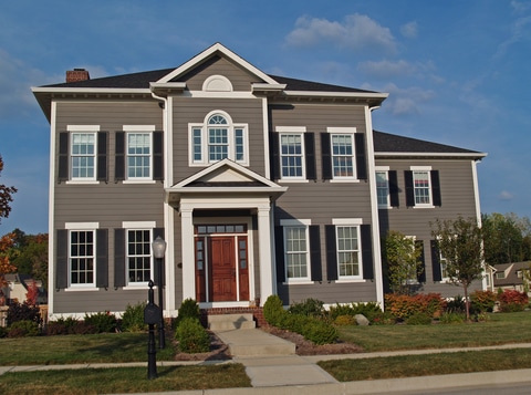 Selling your home? Check out these five inexpensive ways to spruce up your home and get it ready to go on the market! Contact Peak today!